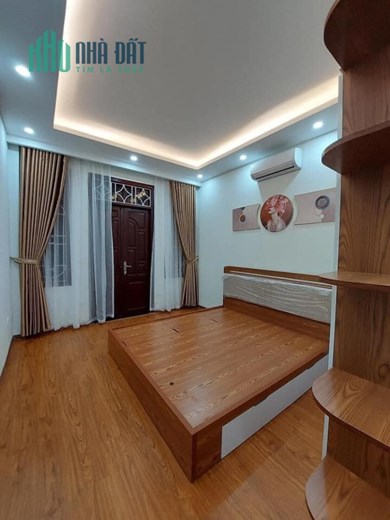 NHÀ ĐẸP, PHỐ SANG NGUYỄN VĂN CỪ, DT 45M, 6 TẦNG  GIÁ 7 TỶ 4 Ô TÔ ĐỖ CỬA, THANG MÁY, FULL NỘI THẤT,