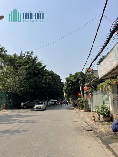 bán đất lô góc tặng nhà C4 ,gần phố,tiện ích NGUYỄN VĂN LINH ( SÀI ĐÒNG)
40 m2 chỉ hơn 1 tỷ.