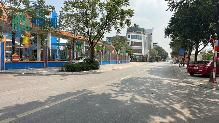 bán đất lô góc tặng nhà C4 ,gần phố,tiện ích NGUYỄN VĂN LINH ( SÀI ĐÒNG)
40 m2 chỉ hơn 1 tỷ.