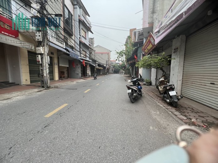 CHỦ BỊ NGÂN HÀNG ÉP QUA MỆT . Nên quyết định bán gấp 
Diện tích 190 M. Mặt tiền 12 m mà bán chỉ 20