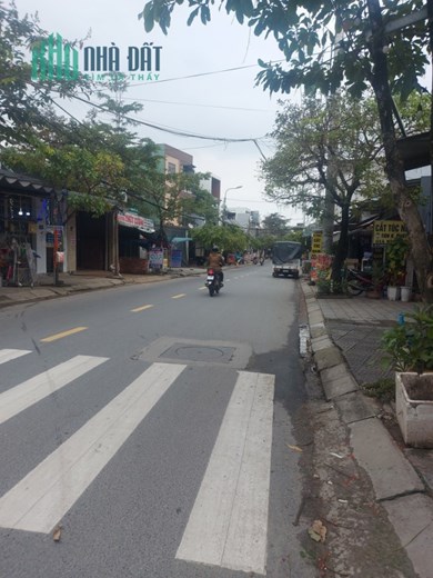nhà cấp 4, dt rộng, kiệt ô tô, sổ đẹp, gần Mẹ suốt, giá mềm.
