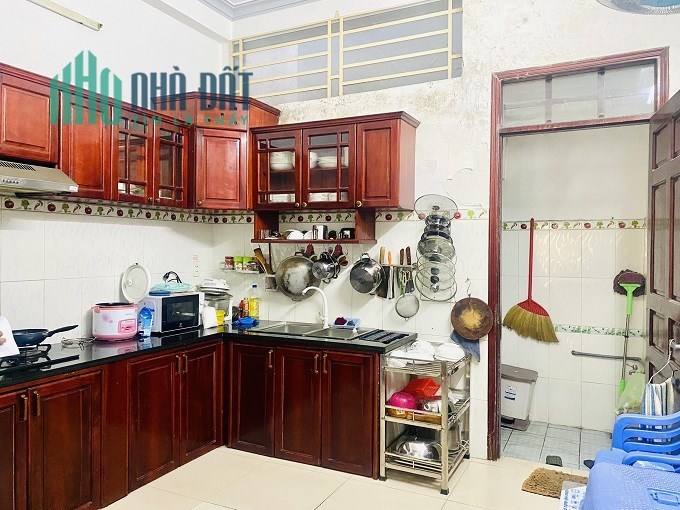 Bán nhà MTKD sầm uất đường T6, T6ay Thạnh, Tân Phú, 55m2, 4 tầng. Giá rẻ