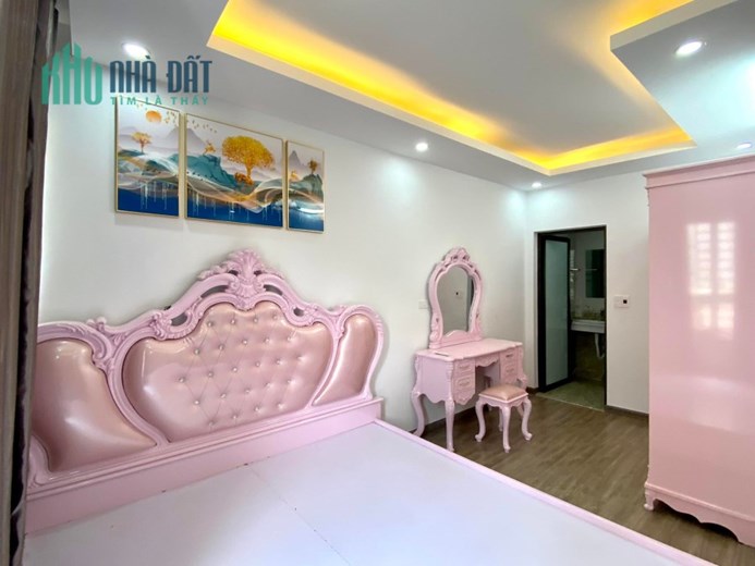 Hiếm. Bán nhà đường Láng, Ngã Tư Sở. 50m2. LÔ GÓC, 3 MẶT THOÁNG. Ô TÔ. Hơn 4 Tỷ. 0968084286