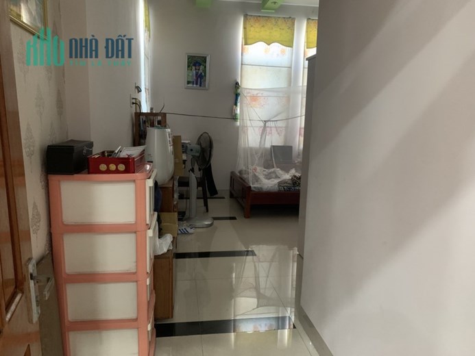 Bán nhà mặt phố Hòa Bình, lô góc dt 131m ngang 7m xây 3 tầng mới. Giá 9.7 tỷ.