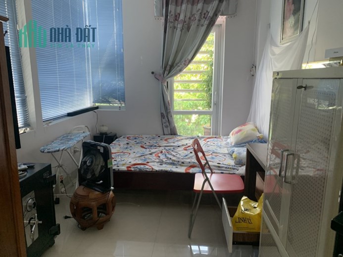 Bán nhà mặt phố Hòa Bình, lô góc dt 131m ngang 7m xây 3 tầng mới. Giá 9.7 tỷ.