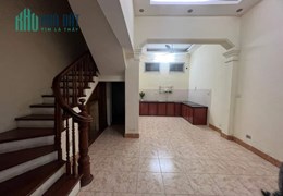 Cho thuê nhà  Hào Nam - Ở - KINH DOANH - 4 NGỦ -- NGÕ 3 GÁC 150m 15 triệu
