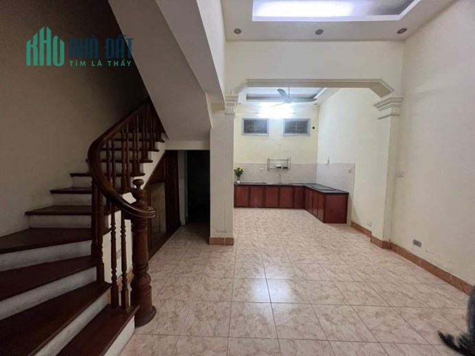 Cho thuê nhà  Hào Nam - Ở - KINH DOANH - 4 NGỦ -- NGÕ 3 GÁC 150m 15 triệu