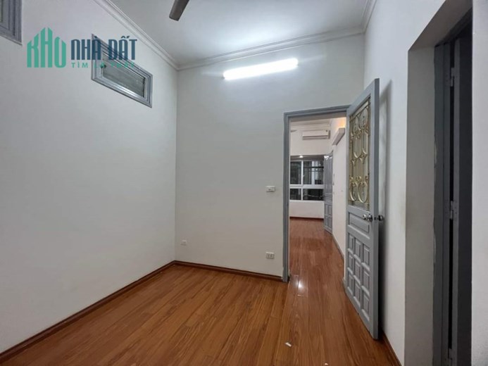 Cho thuê nhà  Hào Nam - Ở - KINH DOANH - 4 NGỦ -- NGÕ 3 GÁC 150m 15 triệu
