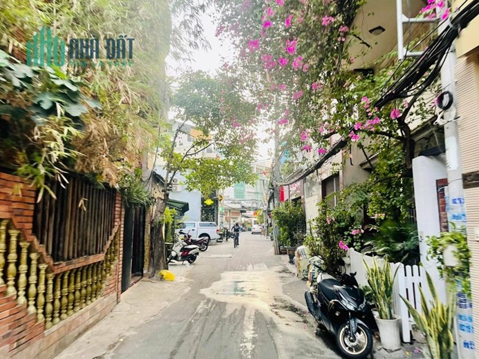 Giáp Q1, bán nhà ngay Phạm Viết Chánh, Bình Thạnh, 5 tầng,  4x11, 8 tỷ 2, TL