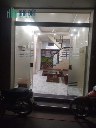 Nhà mới đẹp nguyên căn phân lô Đê La Thành Ba Đinh, 5 tầng, 3 ngủ, ôtô đỗ cửa, 28m* 5T, 15 triệu