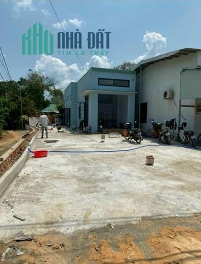 Cho thuê mặt bằng lô góc có mái che vừa mới xây đường 746 Tân Mỹ, Bắc Tân Uyên