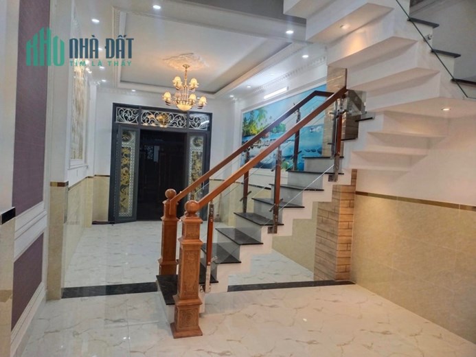 NHÀ MỚI CHƯA Ở - 3 TẤM ĐÚC PHONG CÁCH CỔ ĐIỂN - HẺM XE HƠI - CÁCH MẶT TIỀN 5M - 4 ty 4