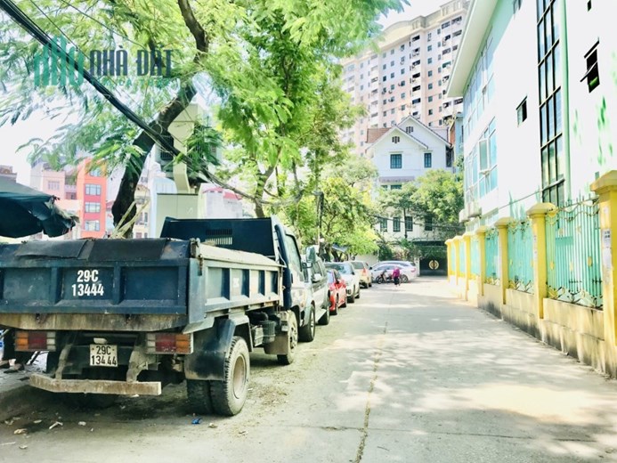 BÁN NHÀ PHỐ NGUYỄN NGỌC VŨ, 61M, 4 TẦNG, MẶT TIỀN 4.1M, NGÕ Ô TÔ VÀO NHÀ.