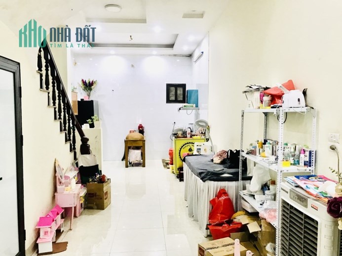 BÁN NHÀ PHỐ NGUYỄN NGỌC VŨ, 61M, 4 TẦNG, MẶT TIỀN 4.1M, NGÕ Ô TÔ VÀO NHÀ.