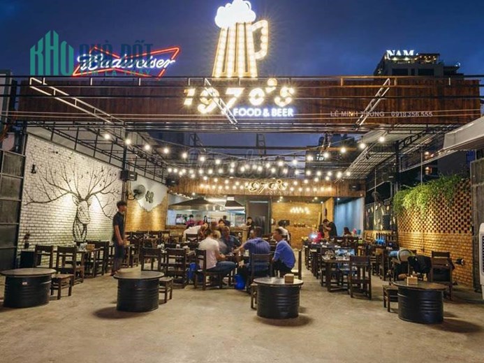 Mặt bằng 10x30 trệt lầu quận 1, quận 3, quận 10 Phù hợp làm nhà hàng quán nhậu, Cafe sân vườn - Giá