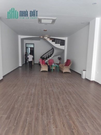 Cho thuê nhà 132m2 x 5 tầng mặt phố Trung Hòa Cầu Giấy