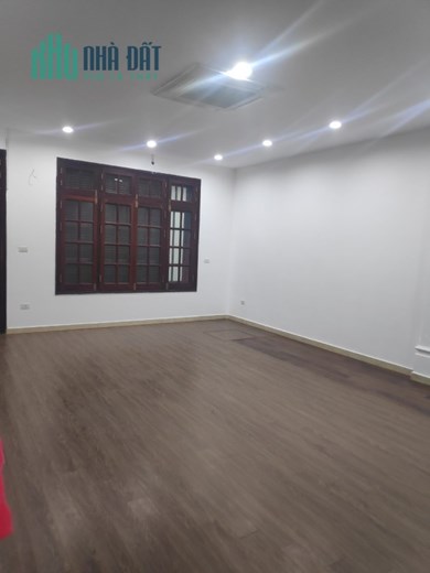 Cho thuê nhà 132m2 x 5 tầng mặt phố Trung Hòa Cầu Giấy