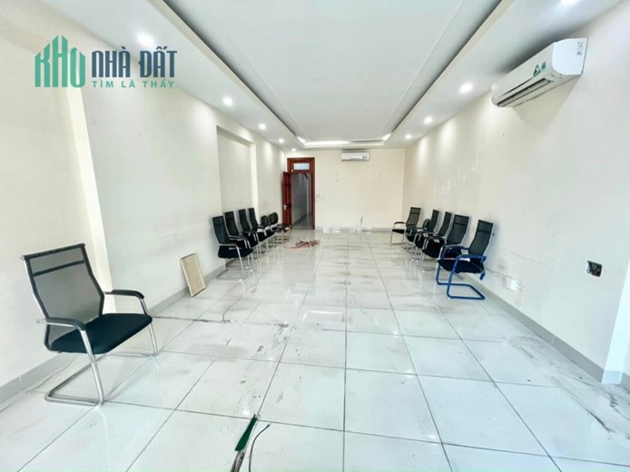 Bán Tòa Nhà 35m*12m  , 3 mặt tiền : 978m2 giá còn 70 tỷ