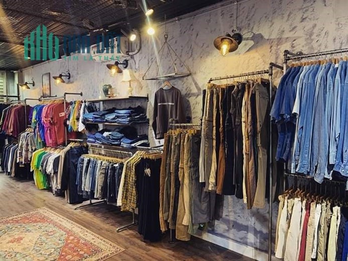 Mình cần sang shop áo quần ở đầu đường Nguyễn Bính, 55m2, có sân đậu xe.