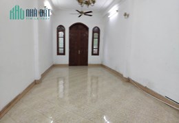 CHO THUÊ NHÀ NGUYÊN CĂN, KINH DOANH, VĂN PHÒNG, MẶT PHỐ, ĐÊ LA THÀNH, 88mx6T, 40 triệu.