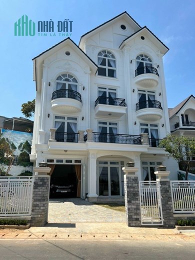 Bán biệt thự mặt đường chính Trần Quang Khải, Đà Lạt, 305m2, 33.5 tỷ, sân vườn tiểu cảnh