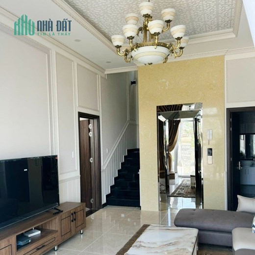 Bán biệt thự mặt đường chính Trần Quang Khải, Đà Lạt, 305m2, 33.5 tỷ, sân vườn tiểu cảnh