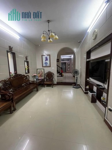 Cho thuê nhà 25tr/tháng sau Mặt Phố Đặng Văn Ngữ, 70mx4 tầng, ngõ gần.