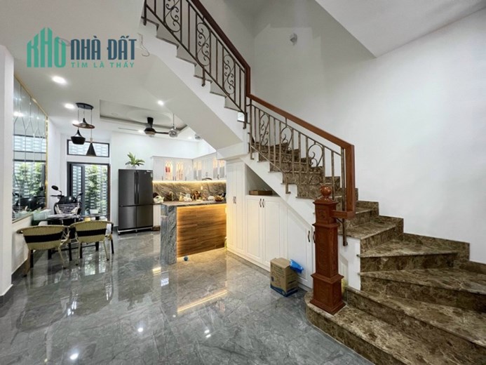 Chính Chủ Bán Nhà Mặt Phố Siêu Đẹp –Quận 2- 90m-5Tầng, TẶNG NỘI THẤT XỊN ĐẸP, Nhỉnh 10Tỷ