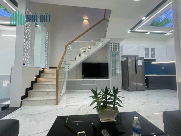 Bán nhà mặt tien kinh doanh p15 tân bình 60m2 chỉ 8
