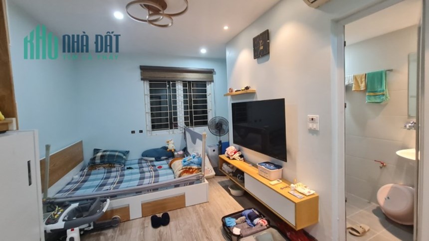 Chính chủ bán nhà 4,38 tỷ Yên Lãng, Thái Hà, 5 tầng, ô tô tránh nhau trước cửa, kinh doanh đỉnh