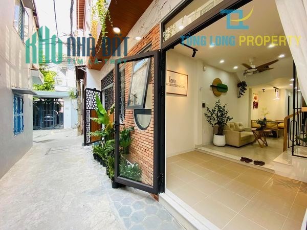Chào bán nhà 3 tầng 3 mê kiên cố mới kiệt Hải Sơn tặng full nội thất, kiệt ô tô 3m cách đường chính