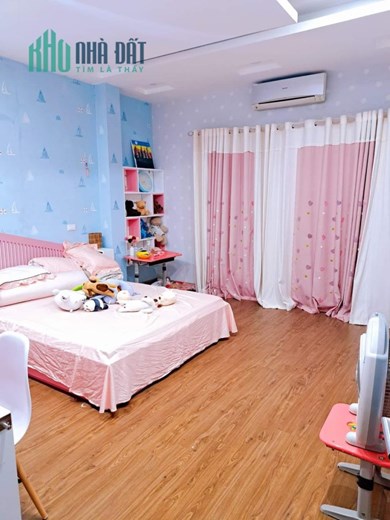 BÁN NHÀ ĐƯỜNG PHẠM NGỌC THẠCH, 40 X 5 TẦNG ĐẸP LONG LANH GIÁ CHỈ HƠN 5 TỶ