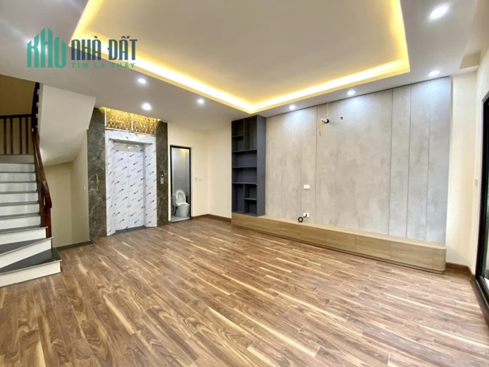 NHÀ ĐẸP, PHỐ SANG NGUYỄN VĂN CỪ, DT 42M, Ô TÔ ĐỖ CỬA, THANG MÁY, FULL NỘI THẤT, GIÁ 7 TỶ4