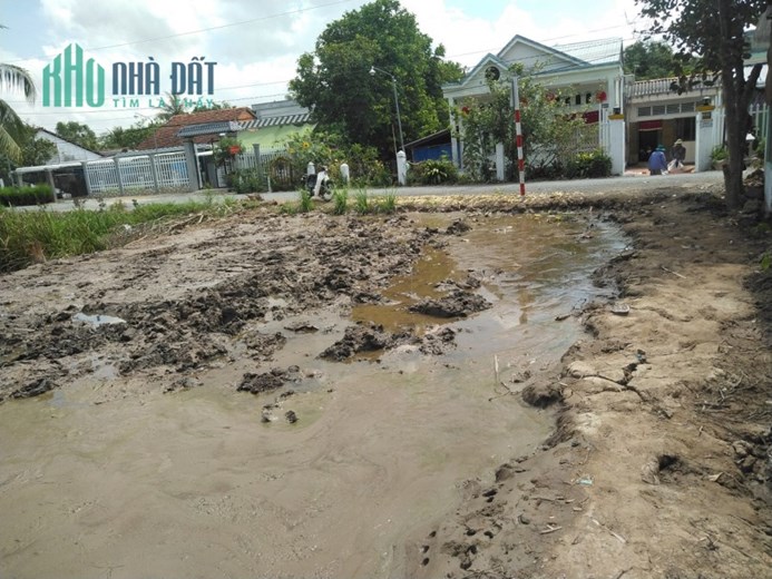 Chính chủ cần bán 468m2 đất mặt tiền đường nhựa gần chợ Xẻo Mát.