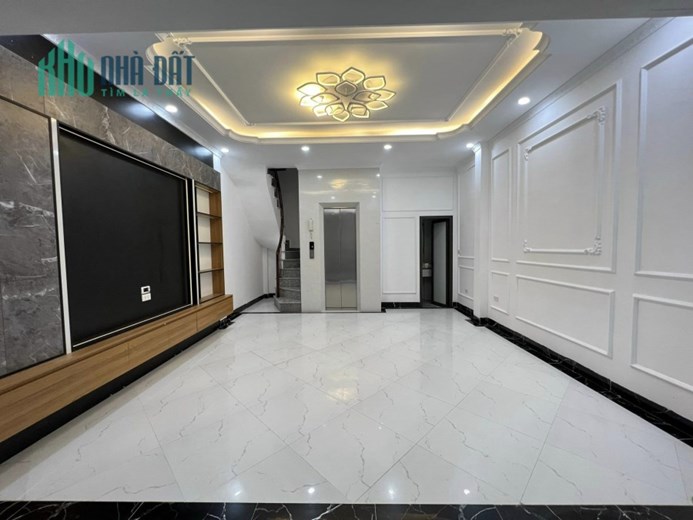 PHỐ HIẾM – 6 TẦNG THANG MÁY – MẶT TIỀN RỘNG – NỘI THẤT NHẬP KHẨU – 6 TỶ 6