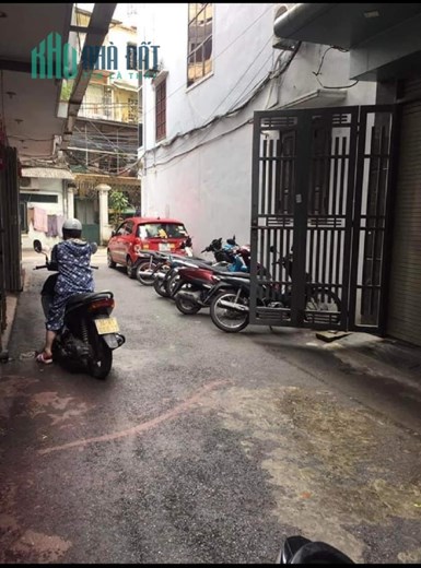 BÁN NHÀ NGÕ PHỐ THÁI THỊNH ĐỐNG ĐA HÀ NỘI . NGÕ Ô TÔ DỪNG ĐỖ VÀO NHÀ. GIÁ NHỈNH 100TR/M2