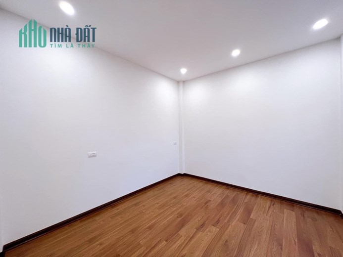 Bán ngôi nhà 95m2 phố Âu cơ, Tây Hồ Ô tô đỗ cửa 2 thoáng Giá đầu tư 7.3 Tỷ