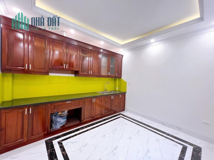 Bán ngôi nhà 95m2 phố Âu cơ, Tây Hồ Ô tô đỗ cửa 2 thoáng Giá đầu tư 7.3 Tỷ