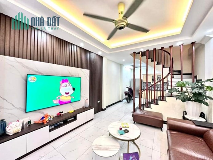 Nhà lô góc 55m2 phố Tân Mai thiết kế hiện đại đủ đồ MT 6m SDCC