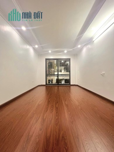 Bán ngôi nhà 44m2 Mặt phố Thụy Khuê, Tây Hồ Gara Ô tô tránh Vỉa hè rộng Kinh doanh vô địch 11.3 Tỷ