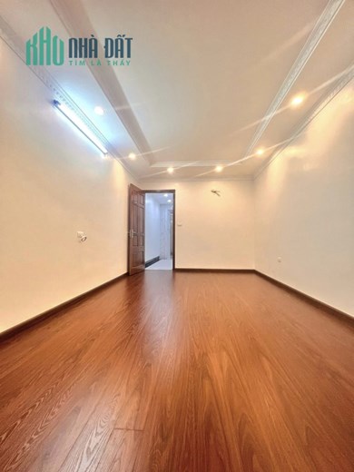 Bán căn nhà 42m2 Mặt phố Thụy Khuê, Tây Hồ Gara 2 Ô tô Vỉa hè Kinh doanh 11.4 Tỷ