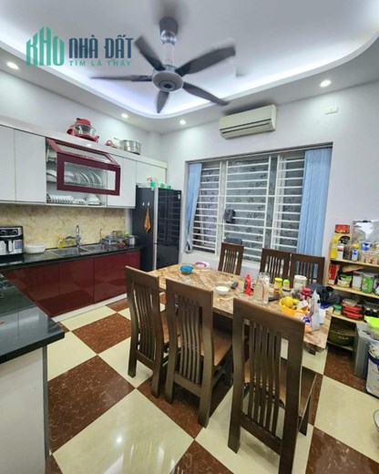 CẦU GIẤY - PHÂN LÔ - Ô TÔ - KINH DOANH - NHÀ DÂN XÂY CỰC CHẤT. 
Diện tích 45m2 6 tầng, Mặt tiền 4m.