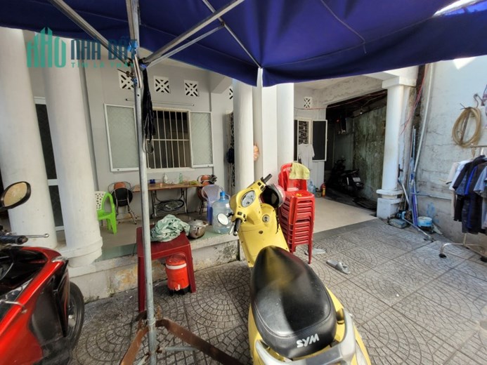 Bán nhà đầu kiệt Hoàng Diệu, dt 162m, ngang 8m. Giá 7.3 tỷ. Phù hợp xây căn hộ.