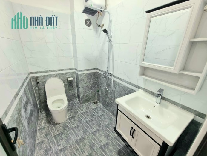 Đỉnh! Bán nhà Đỗ Đức Dục, 40m2, lô góc, an sinh đỉnh, 4 tỷ 4