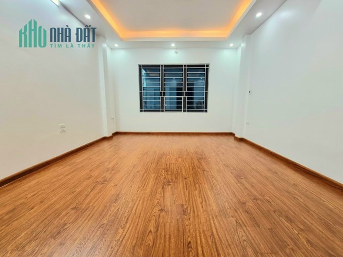 Đỉnh! Bán nhà Đỗ Đức Dục, 40m2, lô góc, an sinh đỉnh, 4 tỷ 4