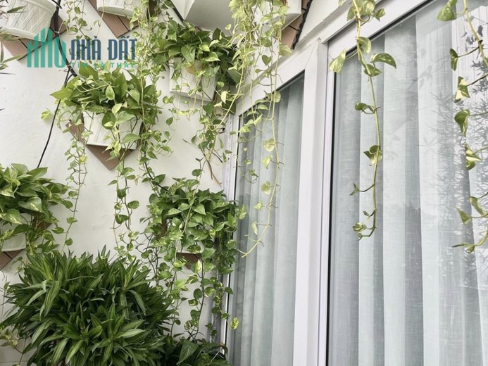 Bán Căn hộ CC  Học Viện Quốc Phòng - Đường Nguyễn Văn Huyên - Lô góc 137m2 3N3WC - Giá 5.99 tỷ