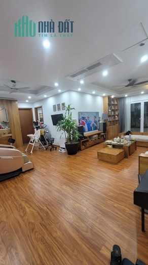 Bán Căn hộ CC  Học Viện Quốc Phòng - Đường Nguyễn Văn Huyên - Lô góc 137m2 3N3WC - Giá 5.99 tỷ
