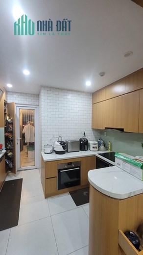 Bán Căn hộ CC  Học Viện Quốc Phòng - Đường Nguyễn Văn Huyên - Lô góc 137m2 3N3WC - Giá 5.99 tỷ