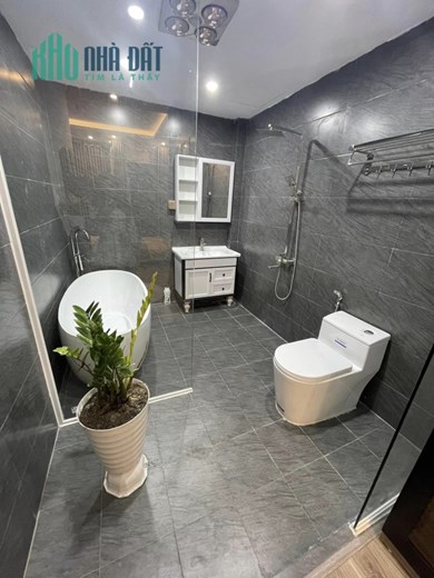 GỒNG LÃI CẦN BÁNKHU HIẾM NHÀ BÁN - CẠNH UBND NHÂN CHÍNH - CÓ BÃI ĐỖ XE OTO LH O338781688
