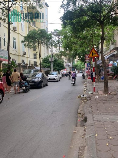 MẶT PHỐ - KINH DOANH -VỈA HÈ Ô TÔ TRÁNH - ĐỐI DIỆN CỔNG BỆNH VIỆN ĐA KHOA HÀ ĐÔNG, PHỐ BẾ VĂN ĐÀ,